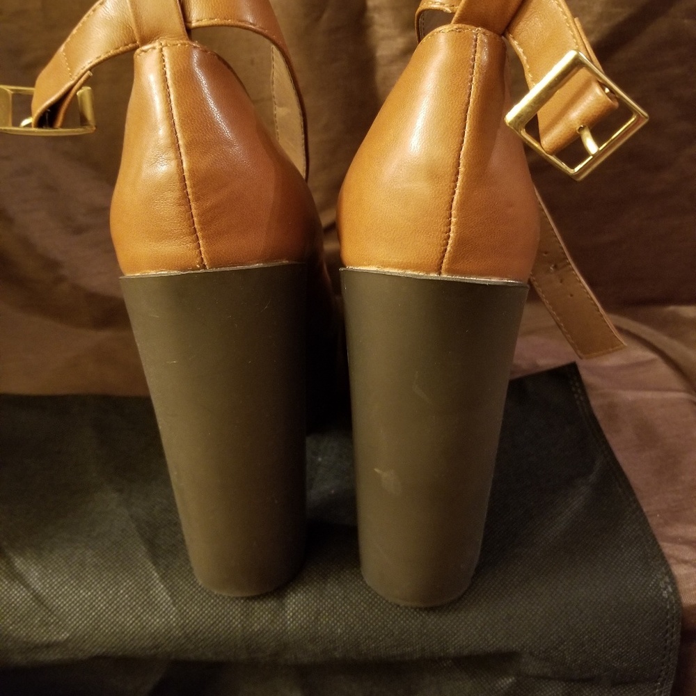 Shoes - Picture 2 of 3